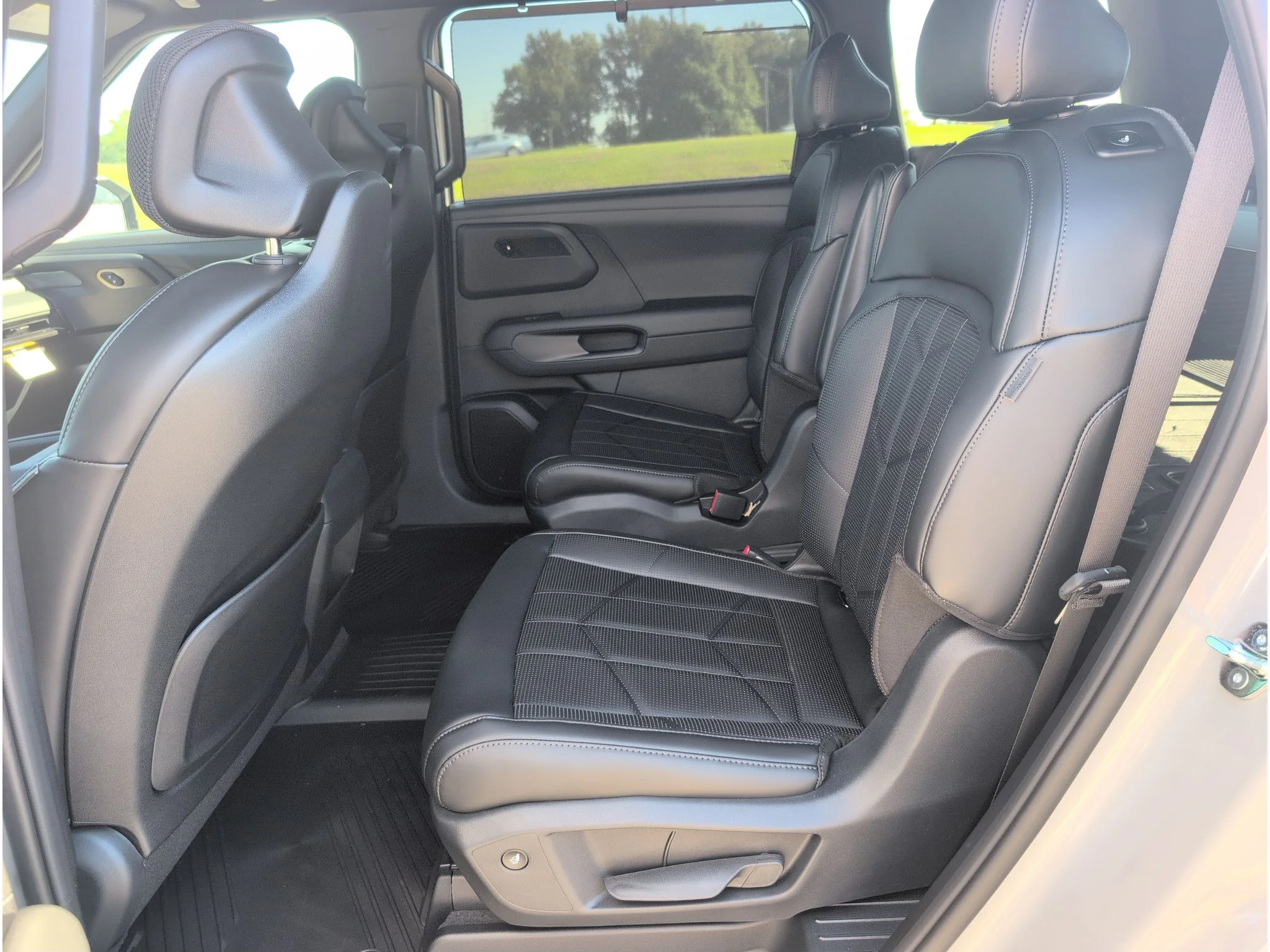 New 2027 Wolf Gray Kia X-LINE SX image 31