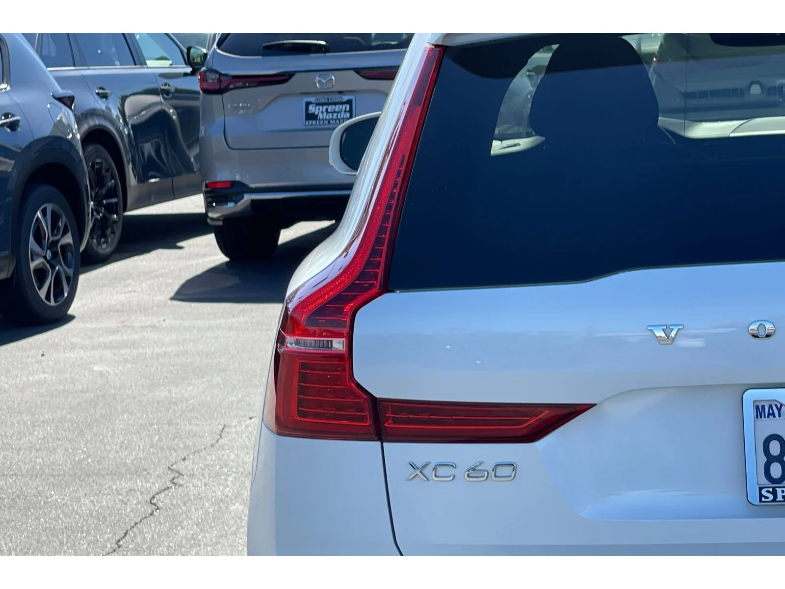 Used 2018 Ice White Volvo Momentum image 47