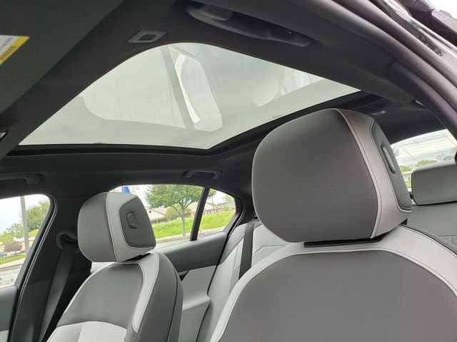 New 2027 Black Sapphire Metallic BMW 550e xDrive image 12