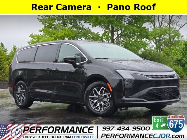 2027 Chrysler Pacifica Limited's photo