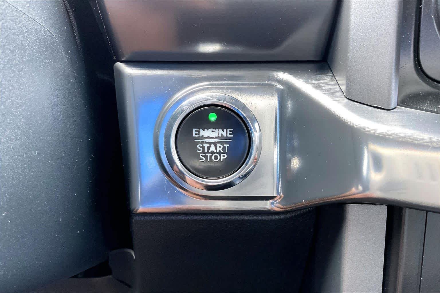 Used 2021 Agate Black Metallic Ford LARIAT image 33