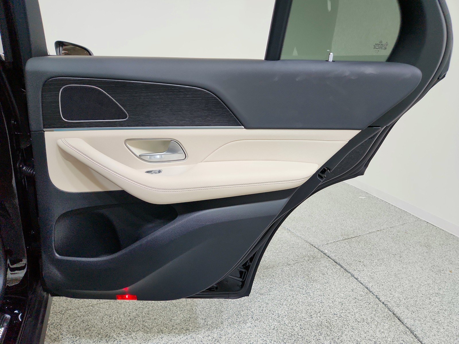 Certified Used 2025 Black Mercedes-Benz GLE 350 image 34