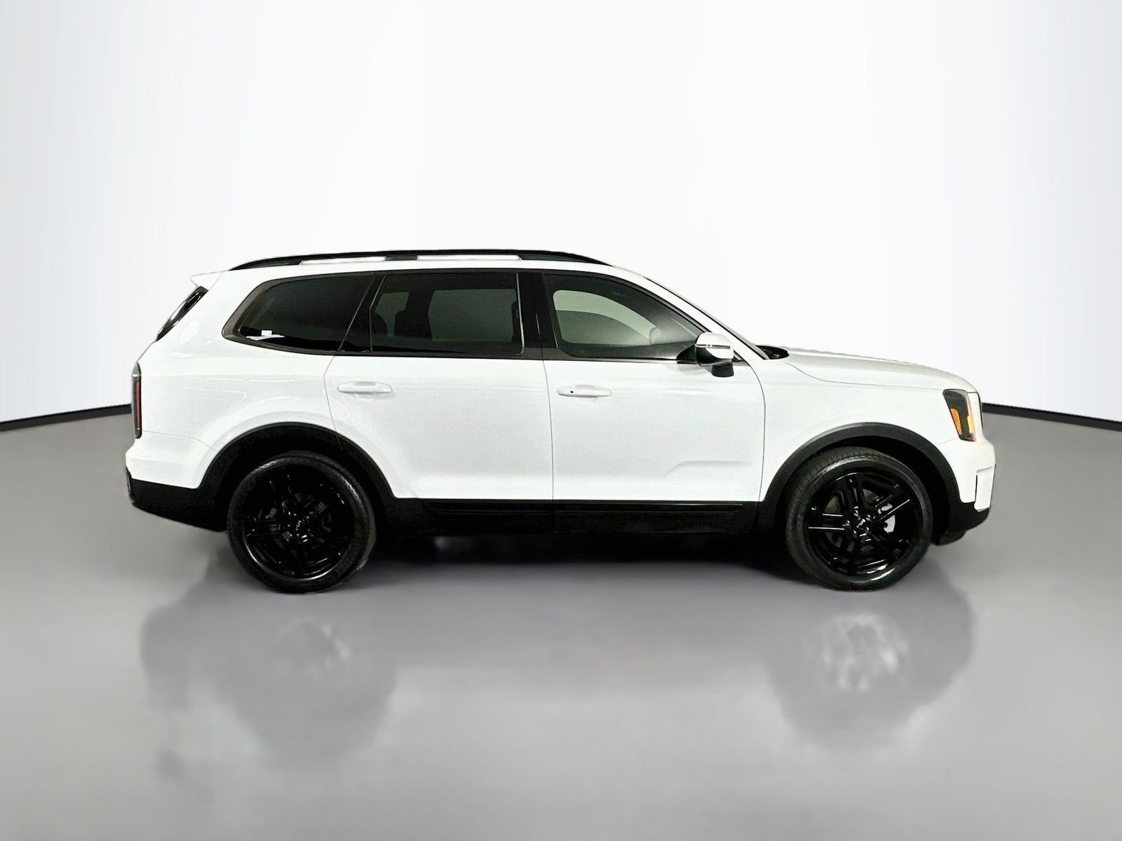 Used 2024 Glacial White Pearl Kia EX X-Line image 8