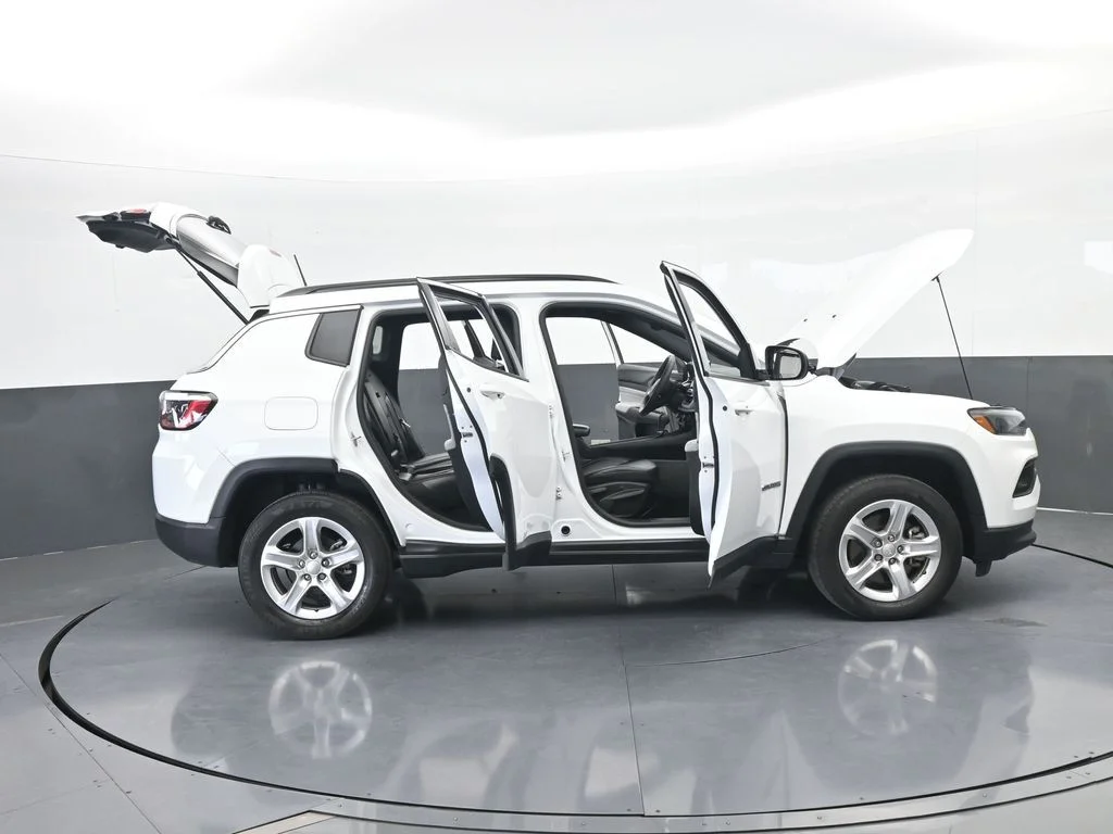 Used 2023 Bright White Clearcoat Jeep Latitude image 35