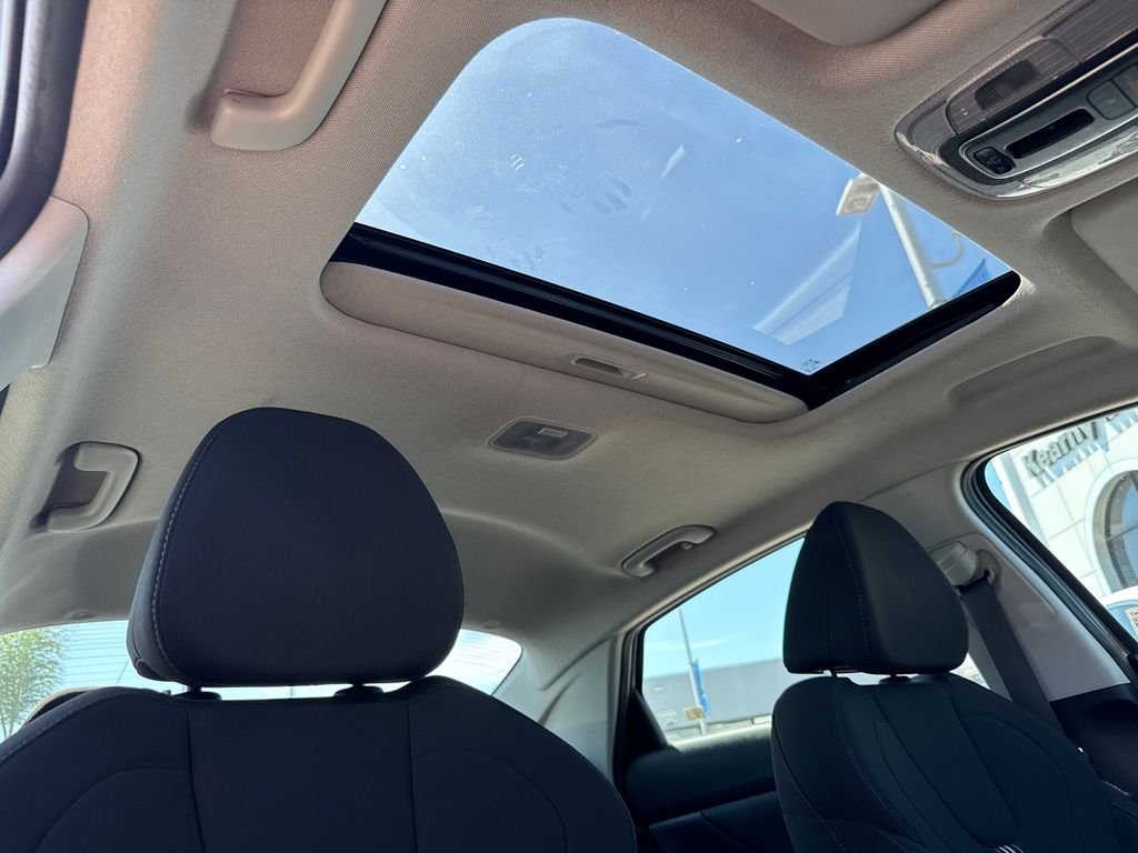 Used 2025 Gray Hyundai SEL Convenience image 12