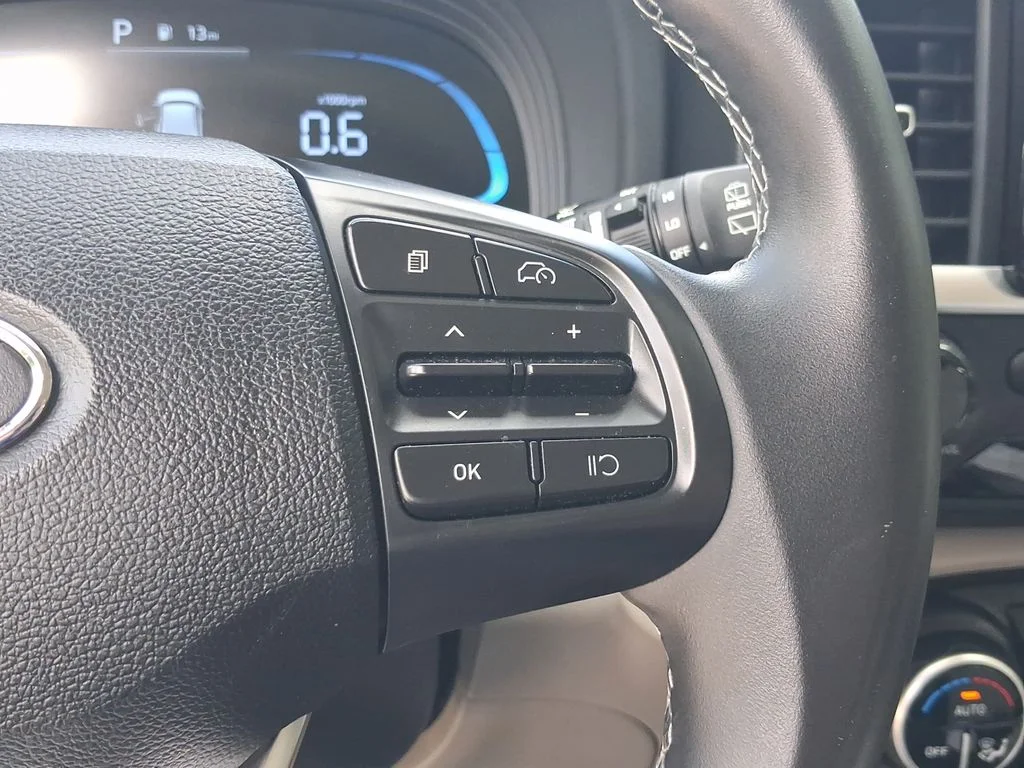 Used 2025 Onyx Black Hyundai SEL image 10