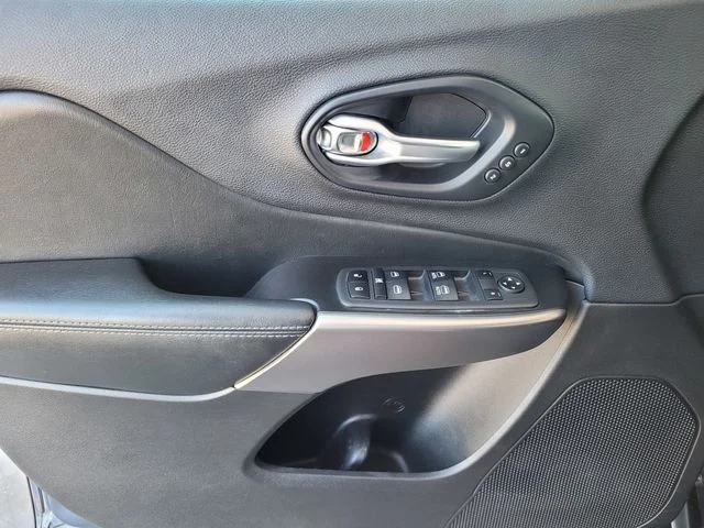 Used 2019 Blue Jeep Limited image 18