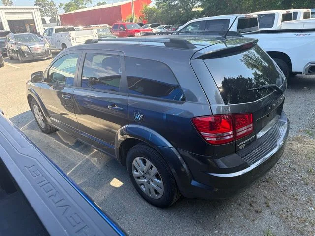 Used 2018 Gray Dodge SE image 7