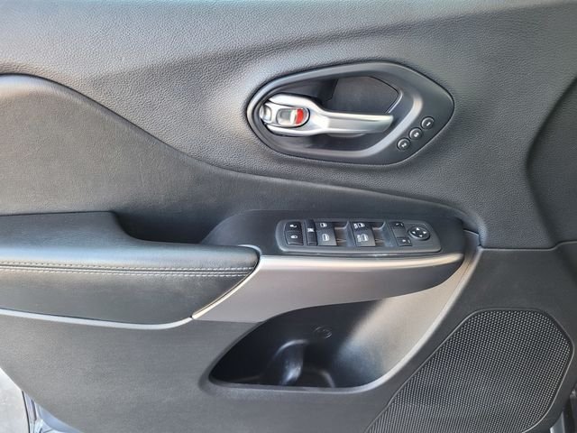 Used 2019 Blue Jeep Limited image 18