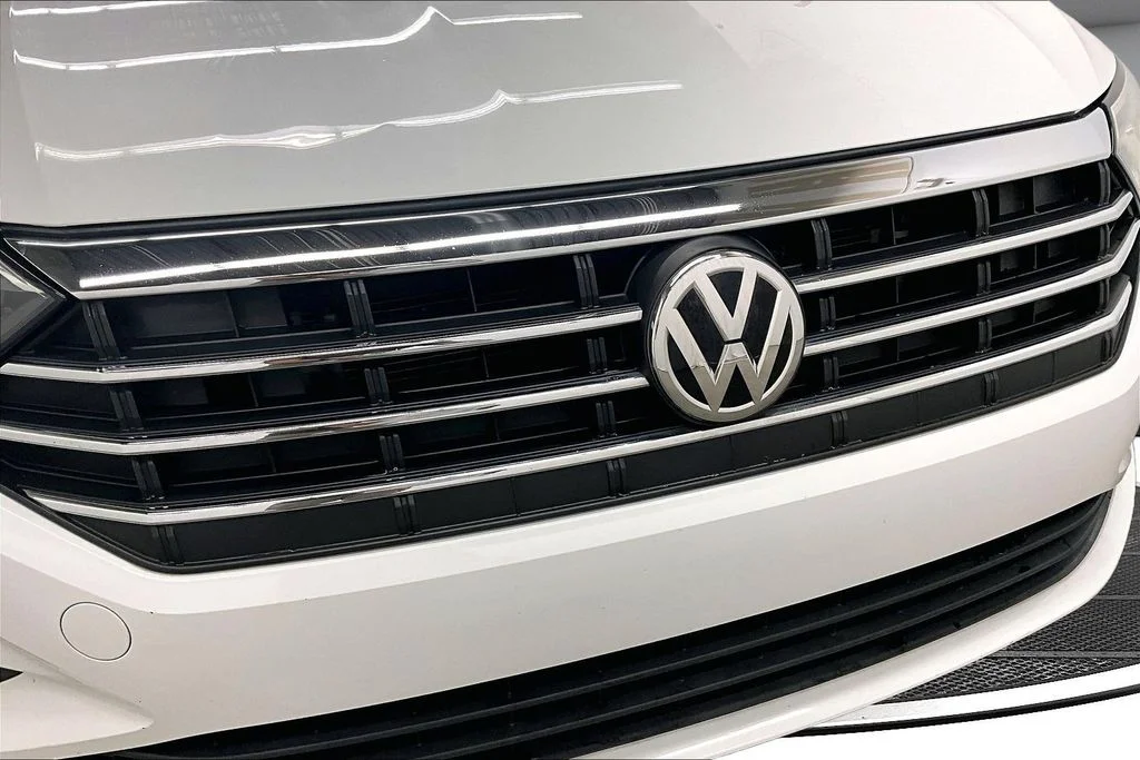 Used 2020 White Volkswagen SEL Premium image 31
