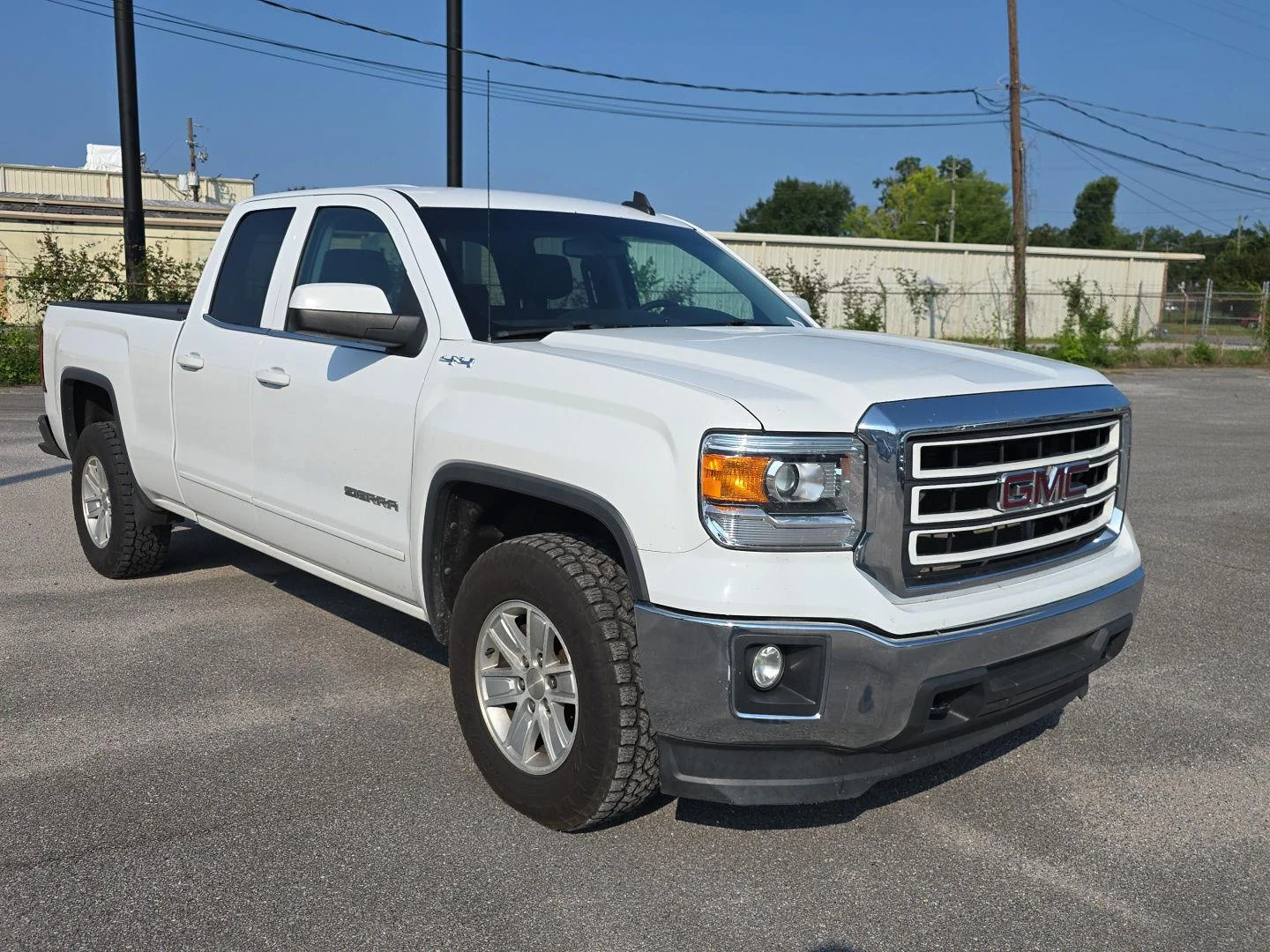 Used 2015 Summit White GMC SLE image 1