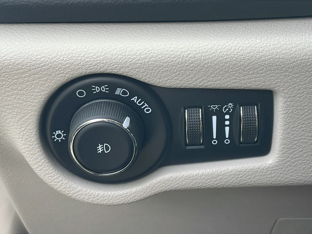 Used 2023 Blue Chrysler Touring L image 28