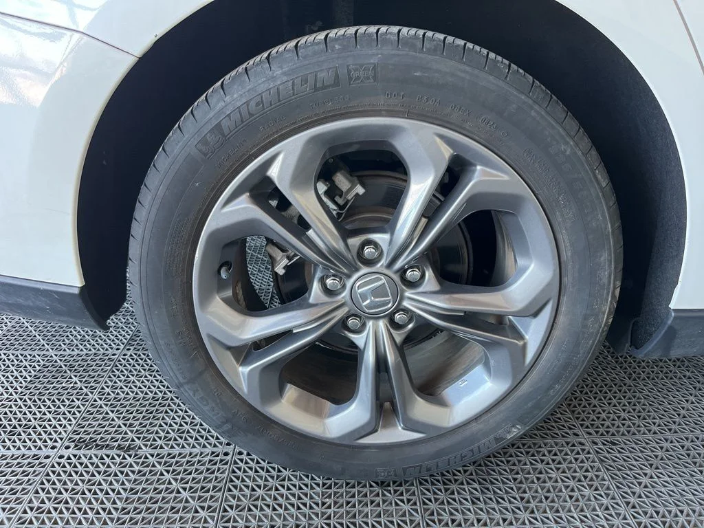 Used 2023 White Honda EX image 27