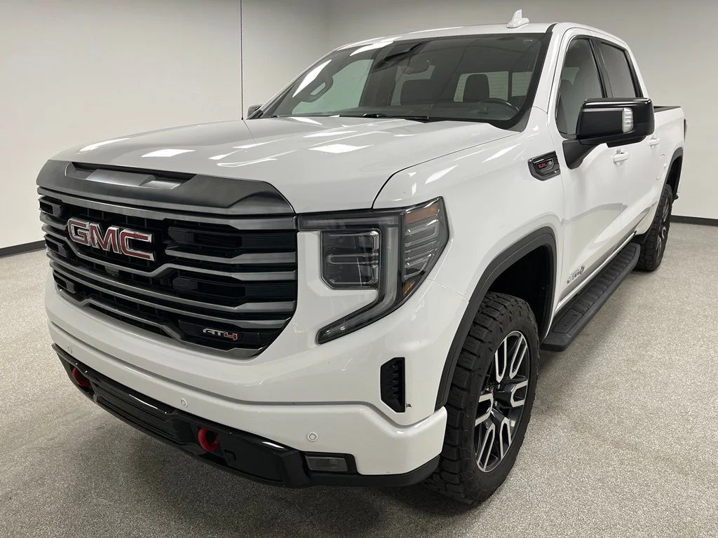 Used 2022 White GMC AT4 image 4