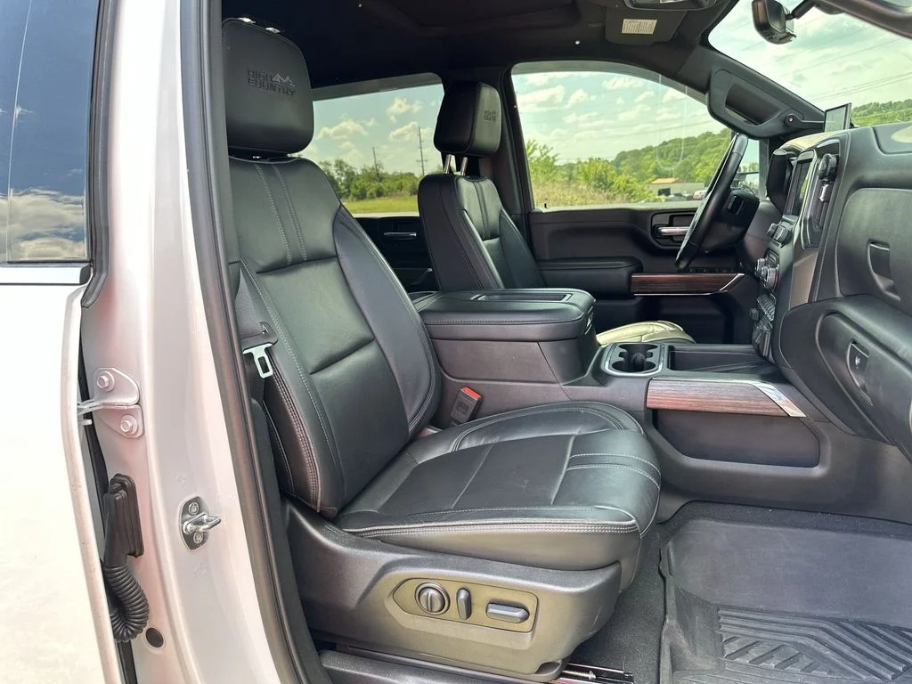 Used 2022 White Chevrolet High Country image 30
