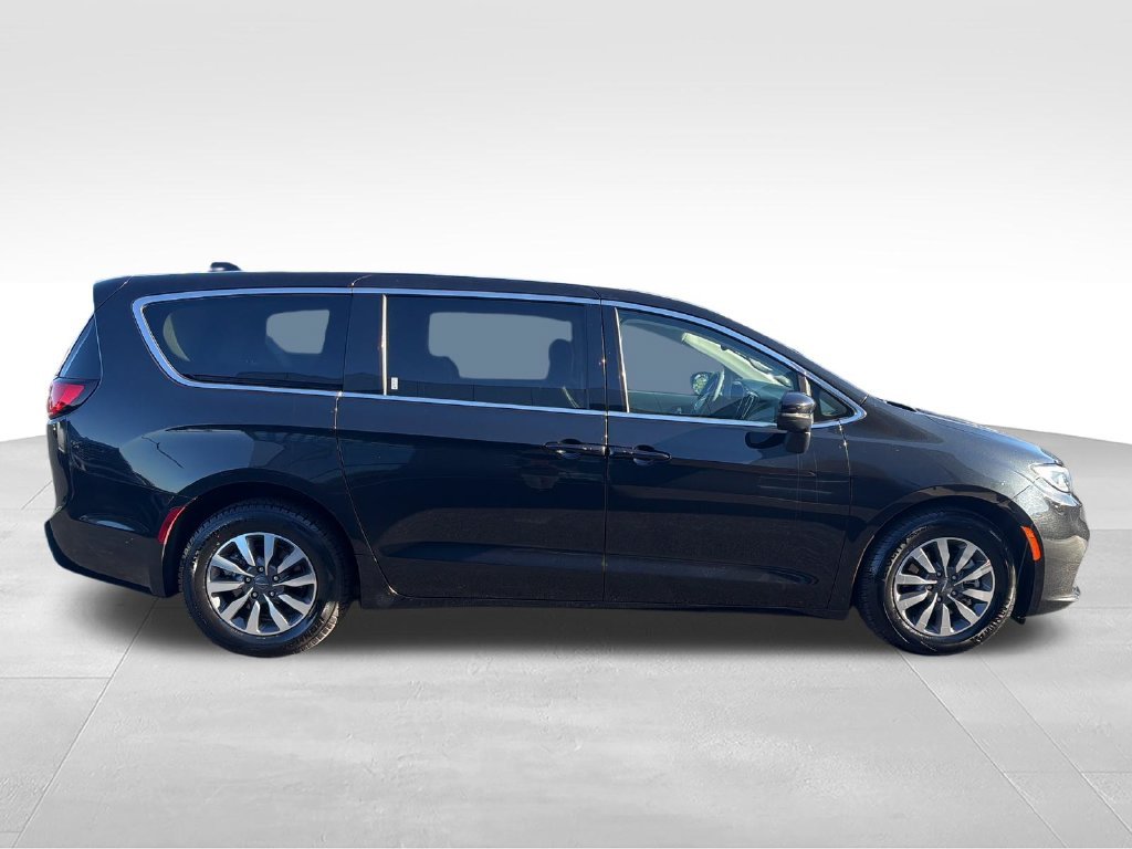 Used 2023 Black Chrysler Touring L image 6