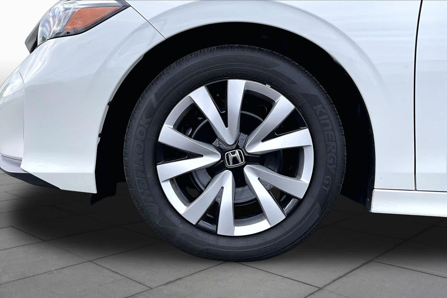 2025 Honda Civic LX - Photo 10