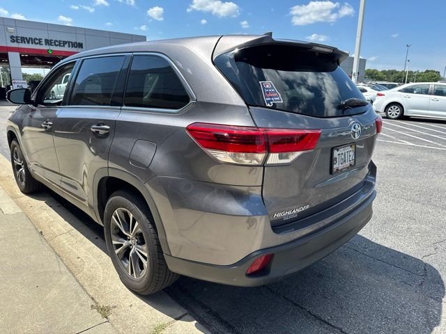 Used 2019 Gray Toyota LE Plus image 4