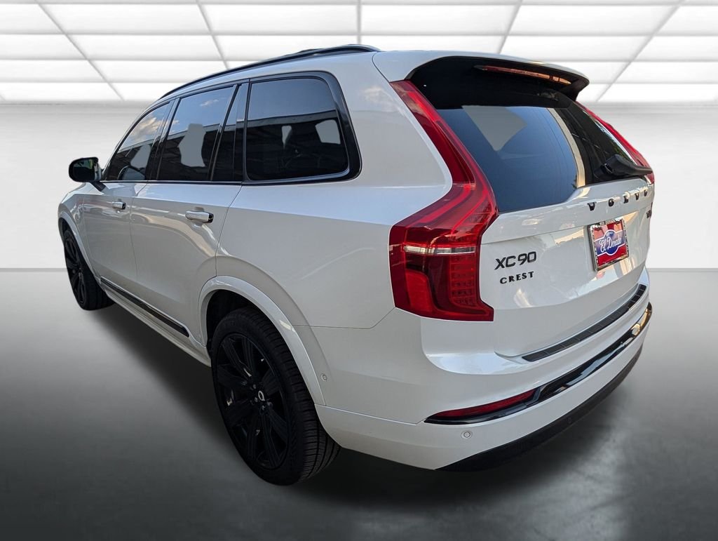 Used 2022 White Volvo T6 Inscription 6 Passenger image 2