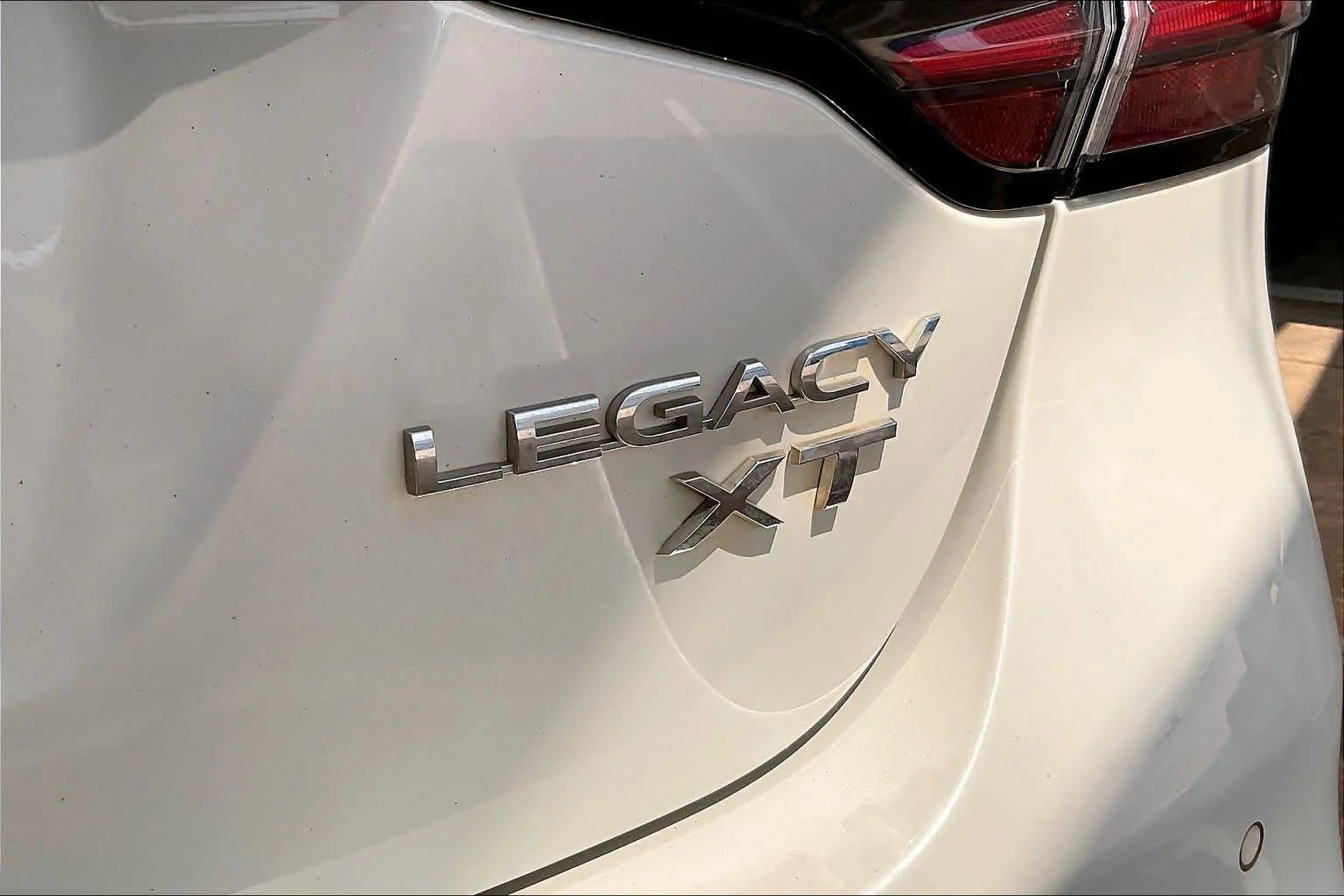Used 2022 Crystal White Pearl Subaru Limited XT image 9