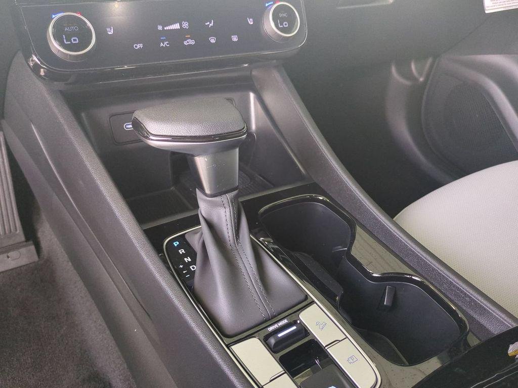 New 2026 White Hyundai SEL Activity FWD image 21