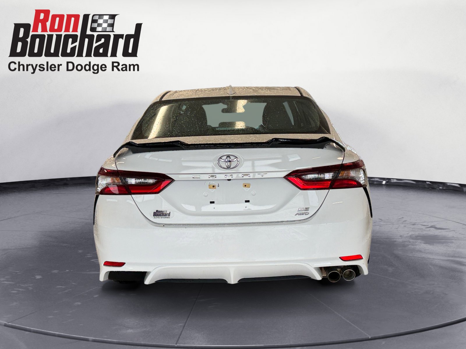Used 2022 White Toyota SE image 3