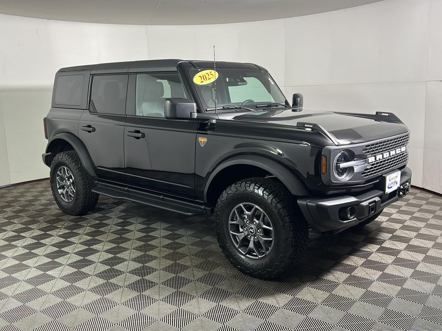 Used 2025 Shadow Black Ford Badlands image 5