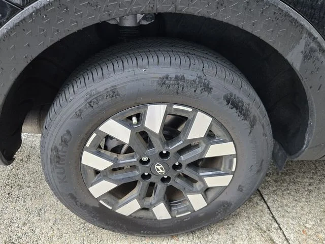 Used 2025 Black Hyundai SEL image 11