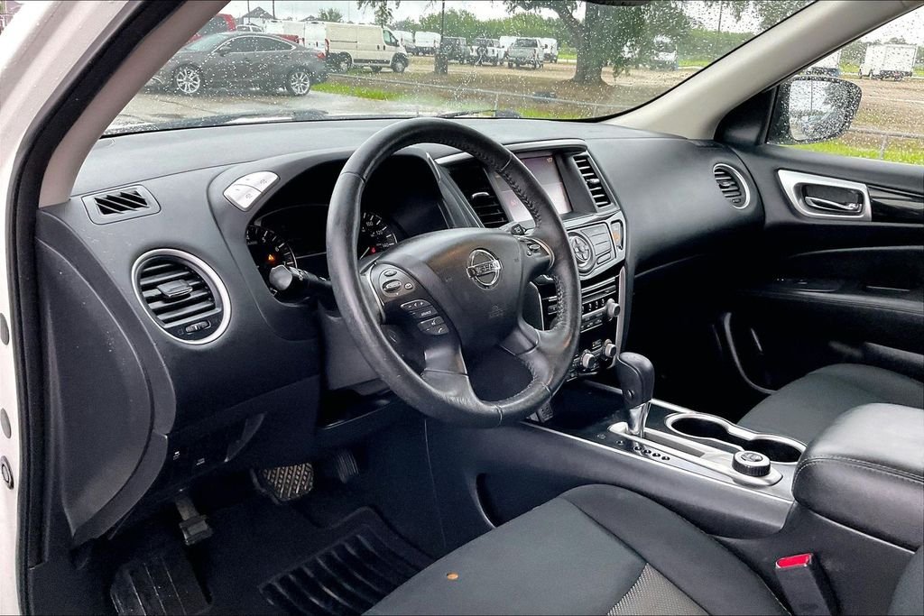 Used 2018 Glacier White Nissan SV image 14