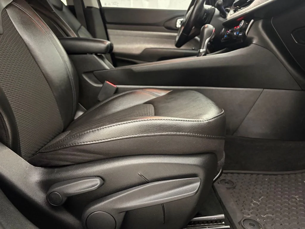 Used 2022 Gray Jeep Latitude image 38