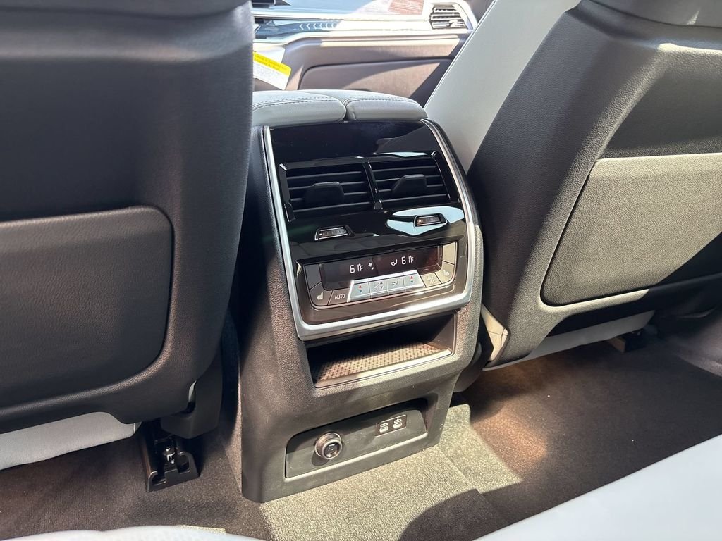New 2027 Alpine White BMW xDrive40i image 20