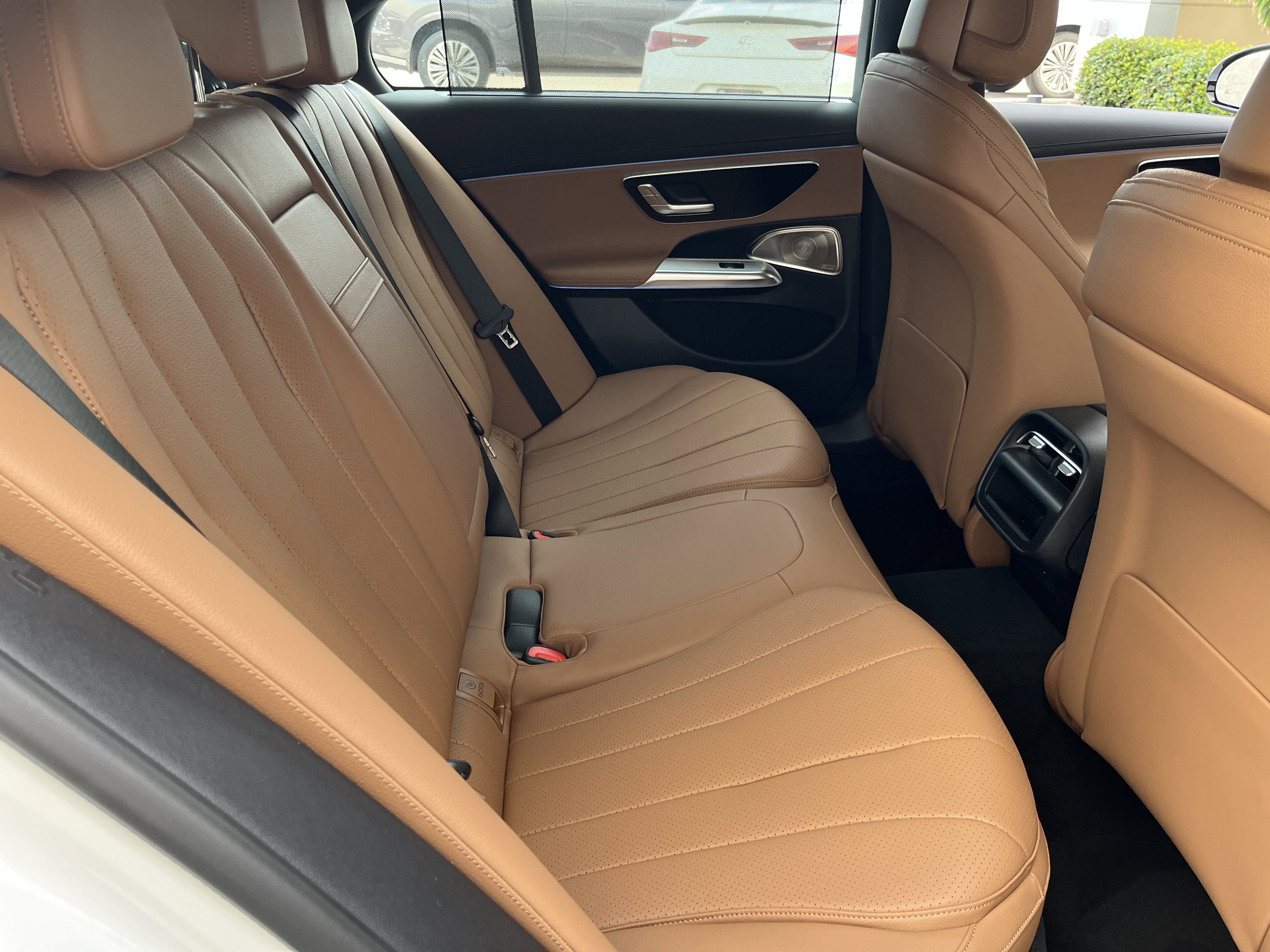 New 2026 MANUFAKTUR Moonlight White Metallic Mercedes-Benz E 350 image 21