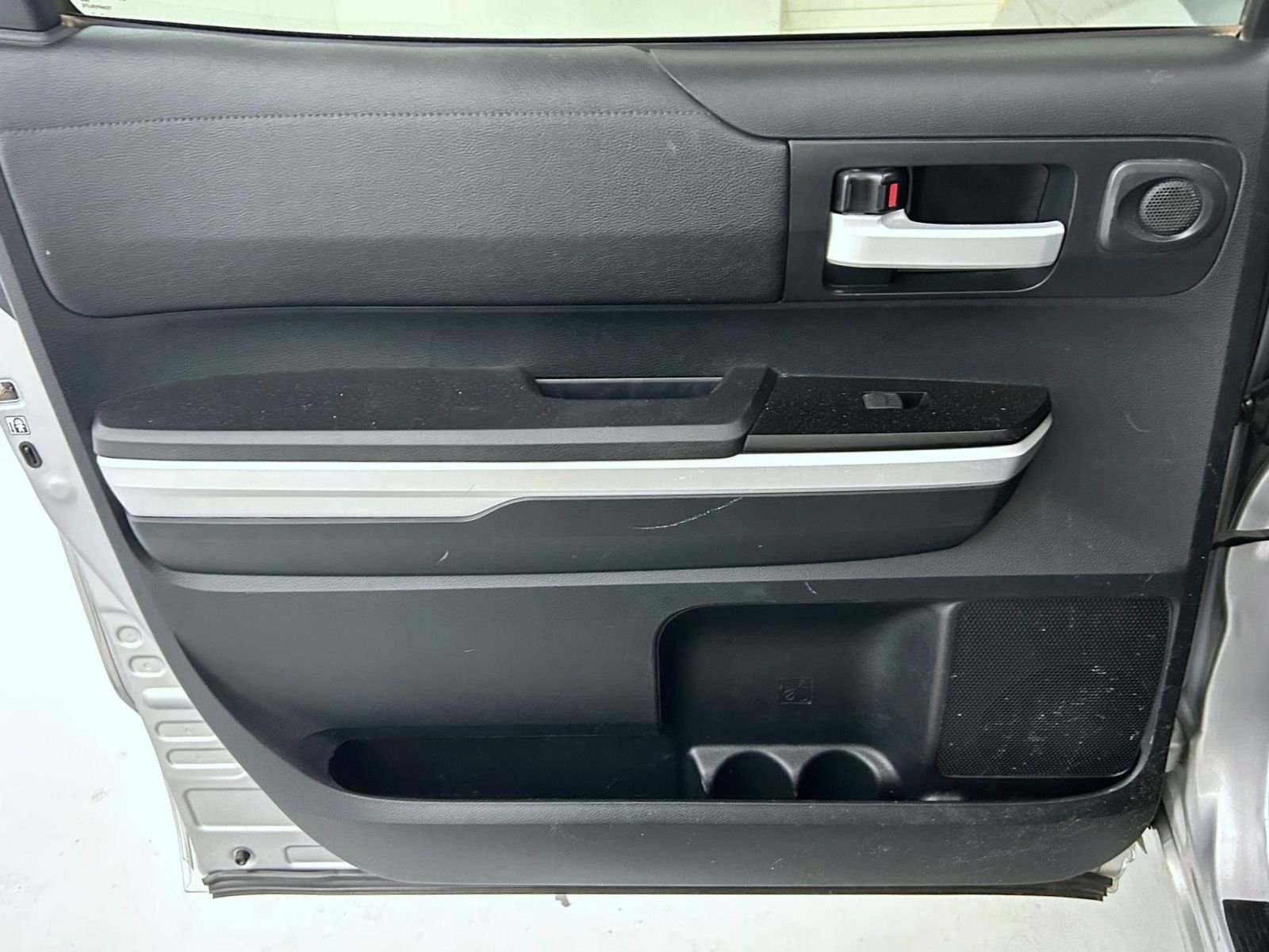 Used 2016 Silver Toyota SR5 image 20
