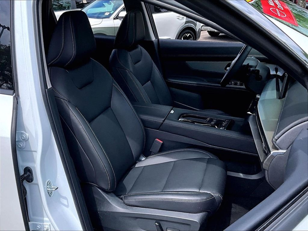 Used 2025 White Nissan SL image 11