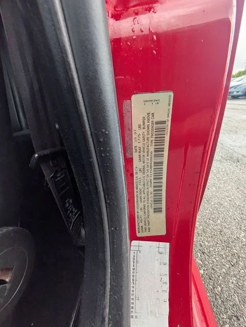 Used 2008 Red Volkswagen SE image 22