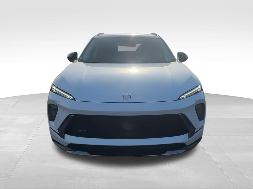 New 2026 Iridescent White Tricoat Buick Sport Touring image 3