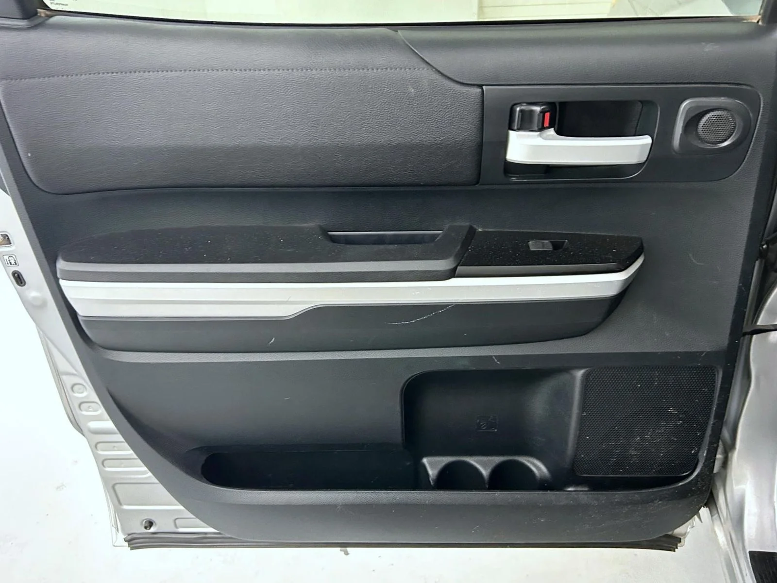 Used 2016 Silver Toyota SR5 image 20