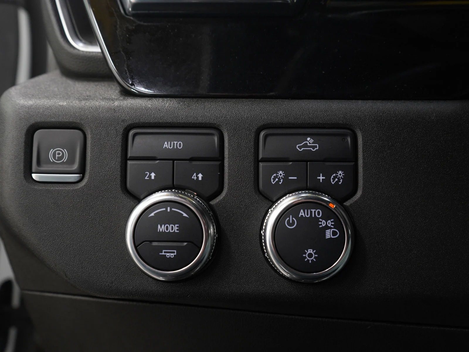 Used 2023 White GMC SLE image 27