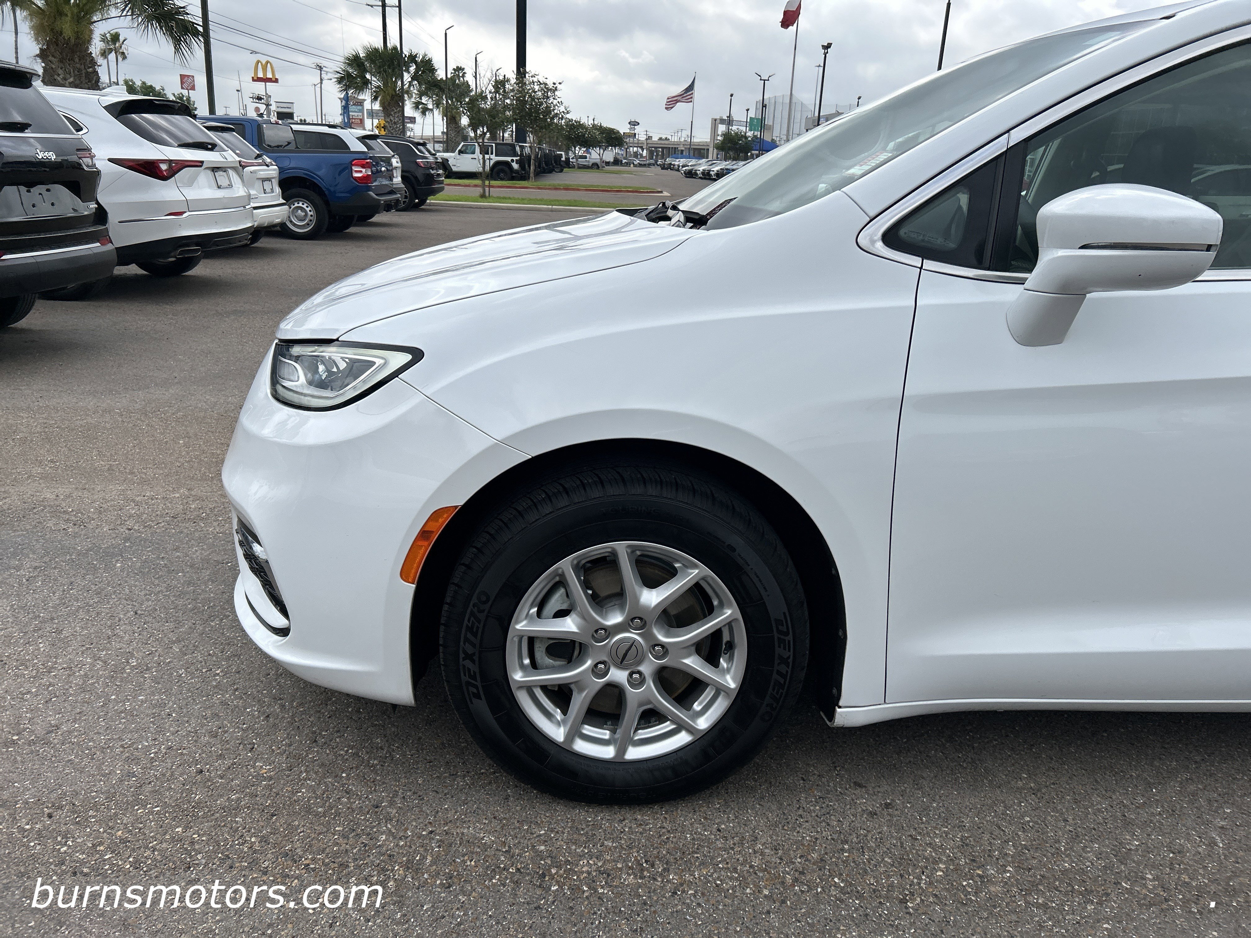 Used 2022 Bright White Chrysler Touring L image 4
