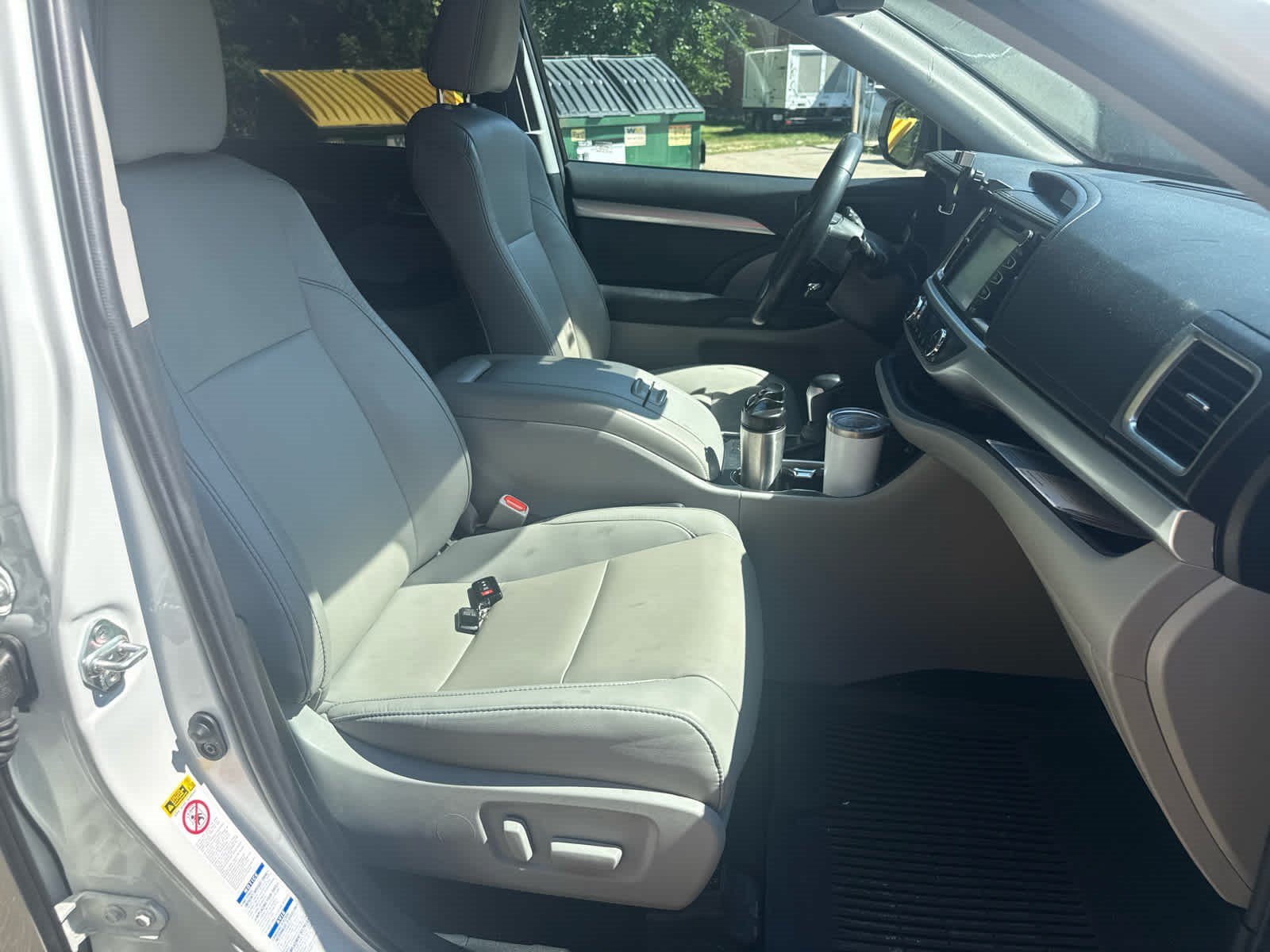 Used 2019 Blizzard Pearl Toyota XLE image 9