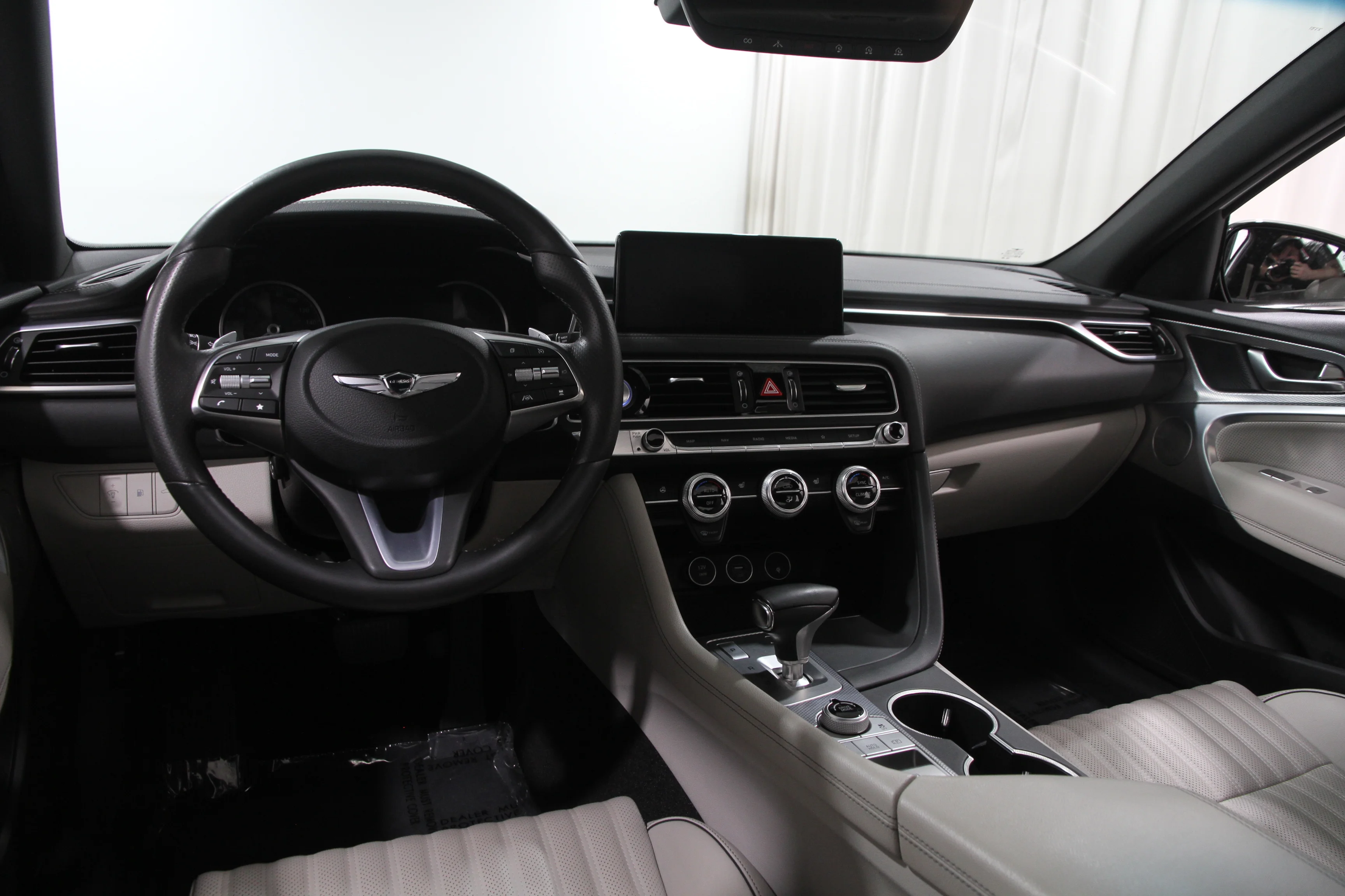 Used 2022 WHITE Genesis 2.0T image 6