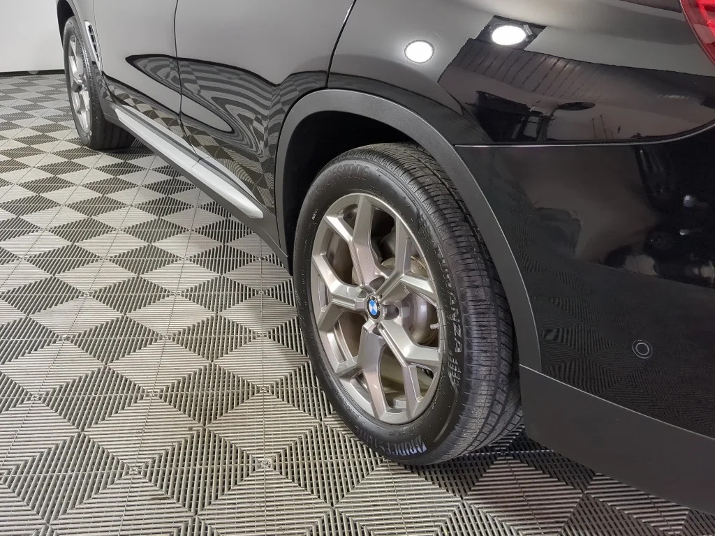 Used 2020 Black BMW xDrive30i image 5