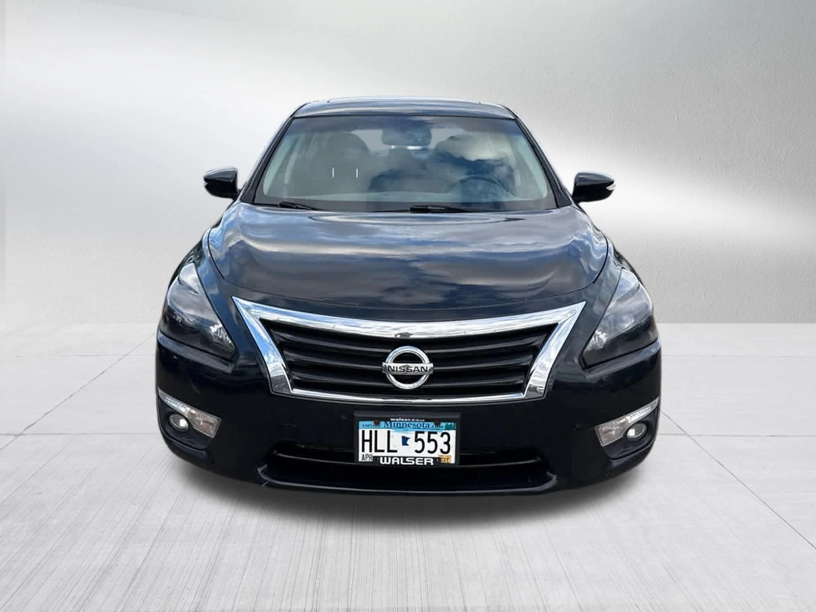 Used 2014 Nissan Altima SV with VIN 1N4AL3AP1EN253823 for sale in Brooklyn Center, MN
