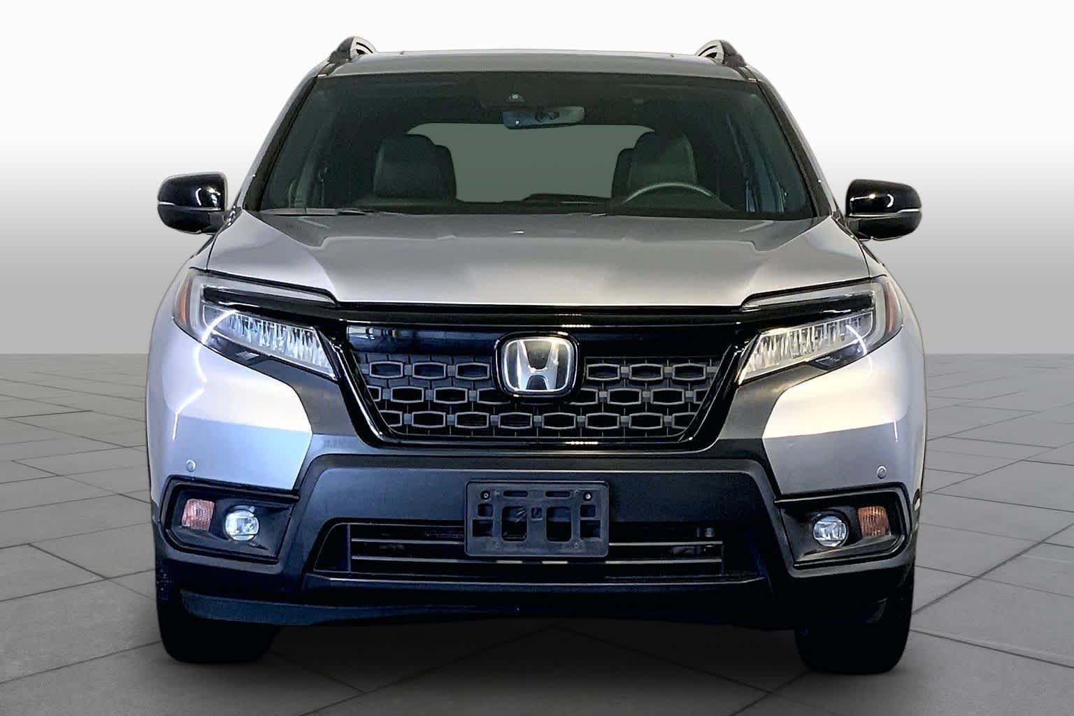 Used 2019 Lunar Silver Metallic Honda Touring image 4