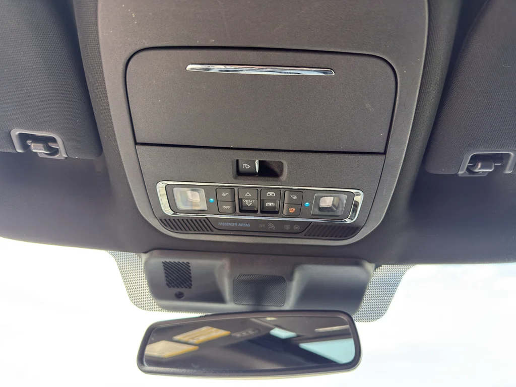 Used 2025 Gray Metallic Ford LARIAT image 22