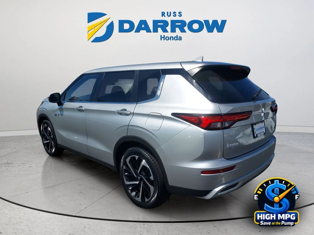 Used 2024 Silver Mitsubishi SE image 3