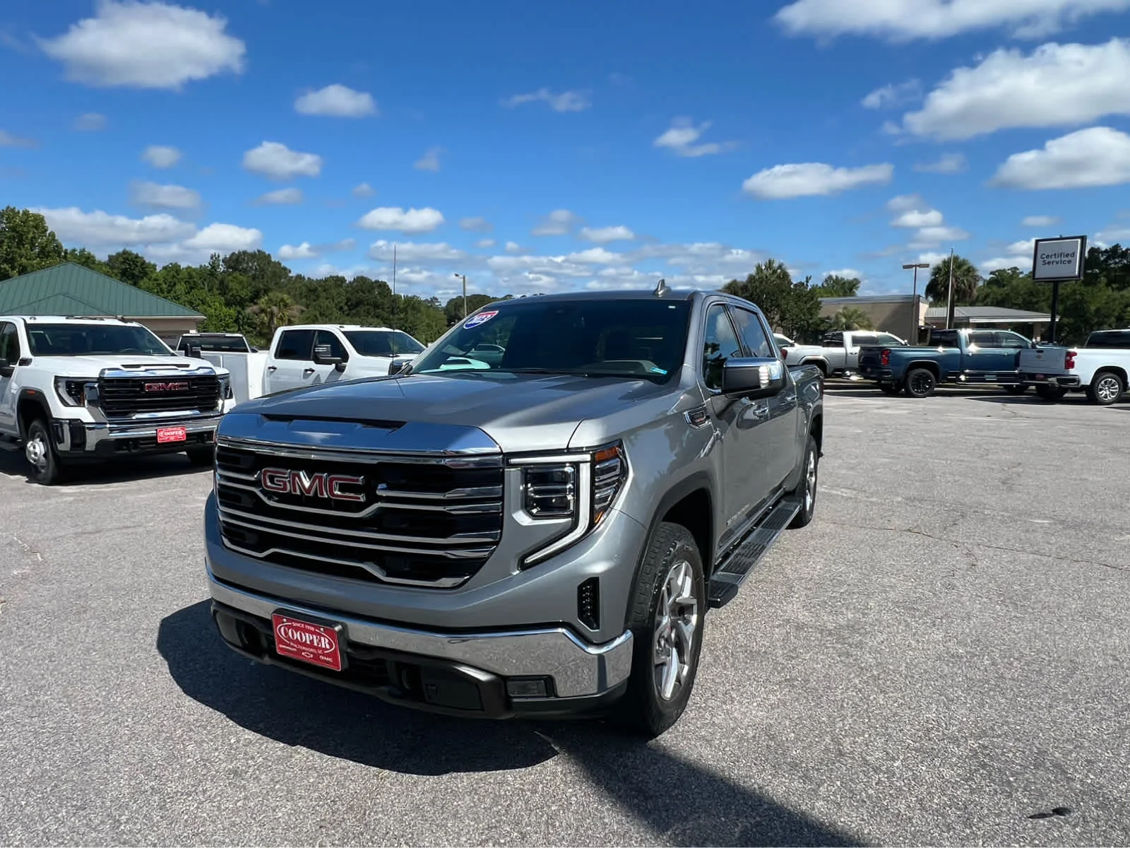 2023 GMC Sierra 4WD Crew Cab Short Box SLT's photo