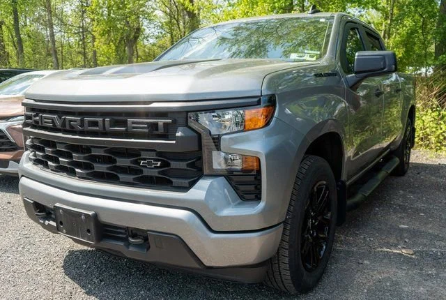 2023 Chevrolet Silverado 1500 Custom 4X4 Crew Cab Short Box's photo