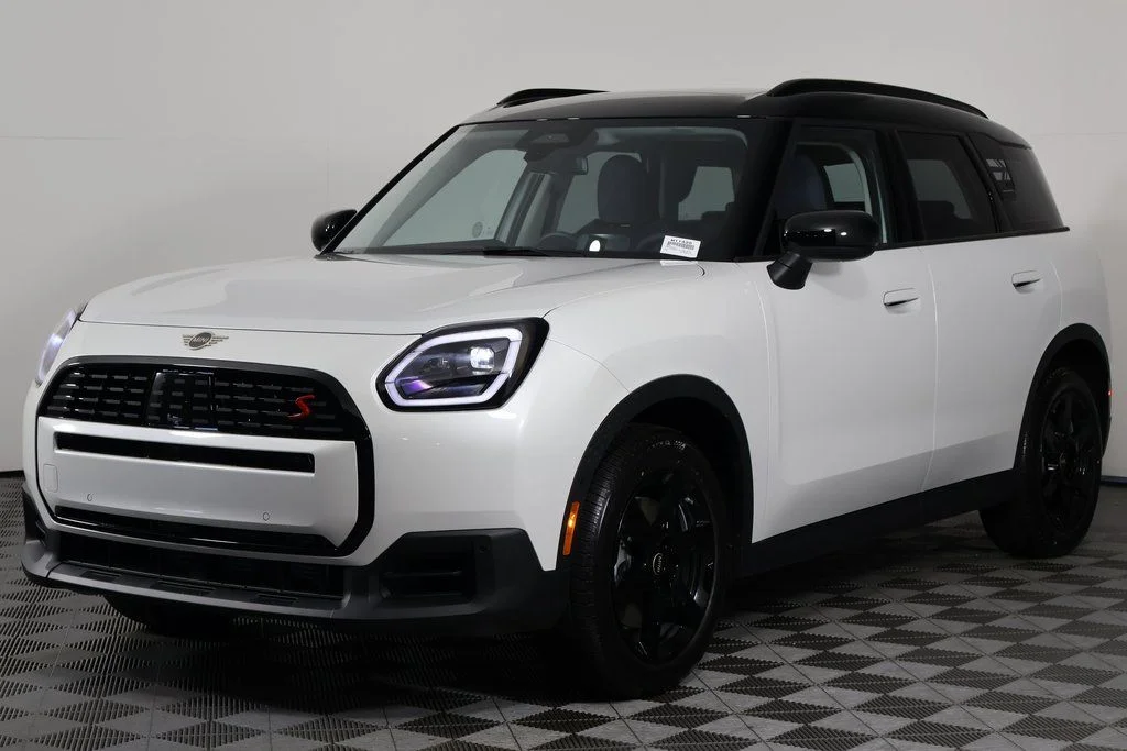 New 2027 White Metallic MINI Signature Plus image 1