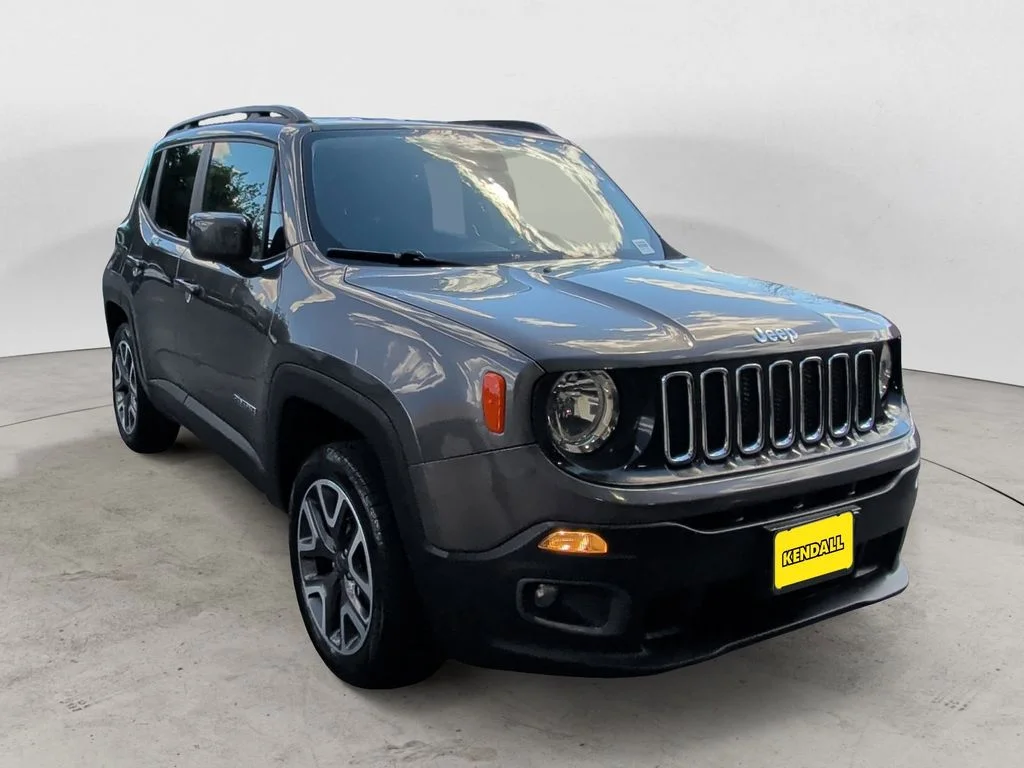 Used 2018 Gray Jeep Latitude image 7